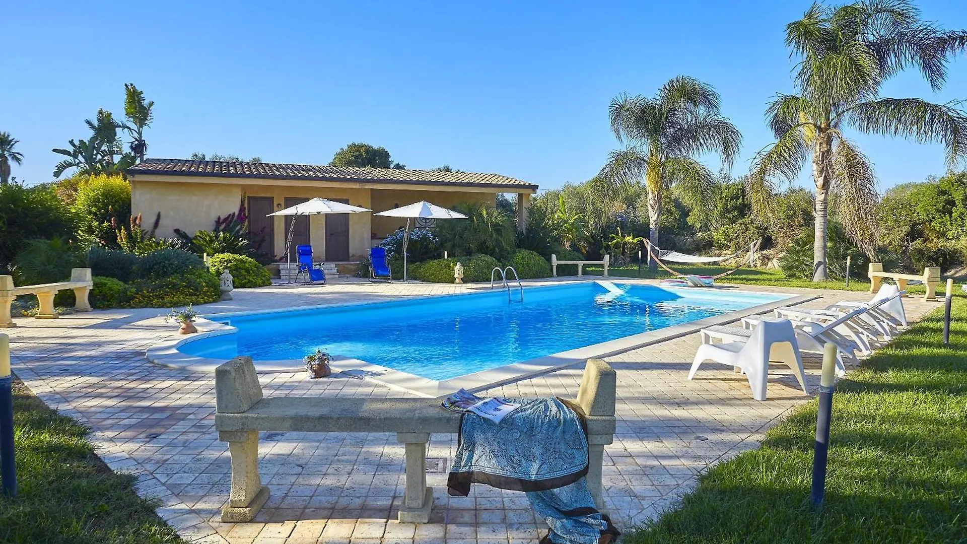 Villa Claudia contacts